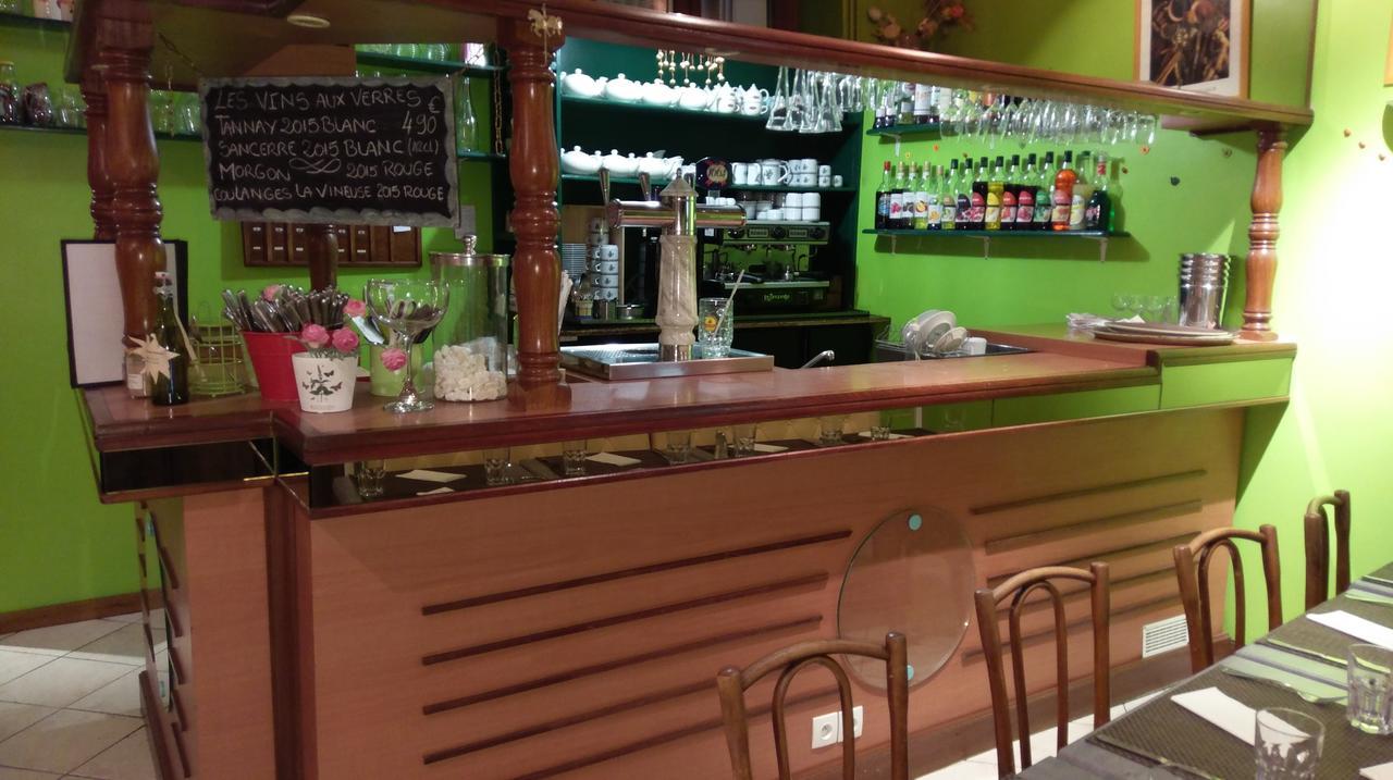 ホテル Logis De L'Europe Restaurant Le Cepage Corbigny エクステリア 写真