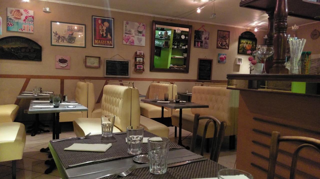ホテル Logis De L'Europe Restaurant Le Cepage Corbigny エクステリア 写真