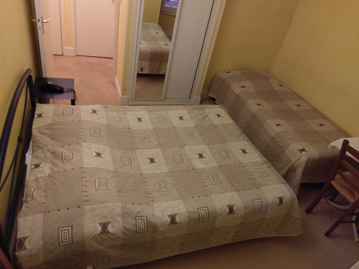 ホテル Logis De L'Europe Restaurant Le Cepage Corbigny エクステリア 写真